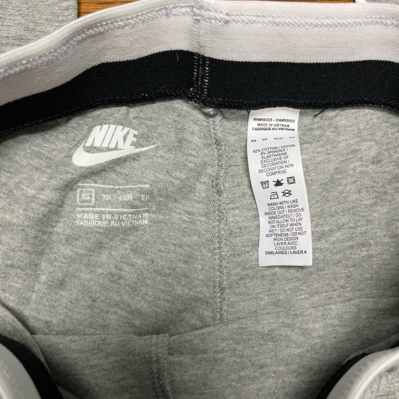 Nike Swoosh Leggings - Picture 5 of 7